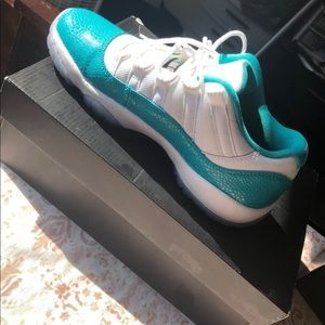 Jordan Aqua 11
